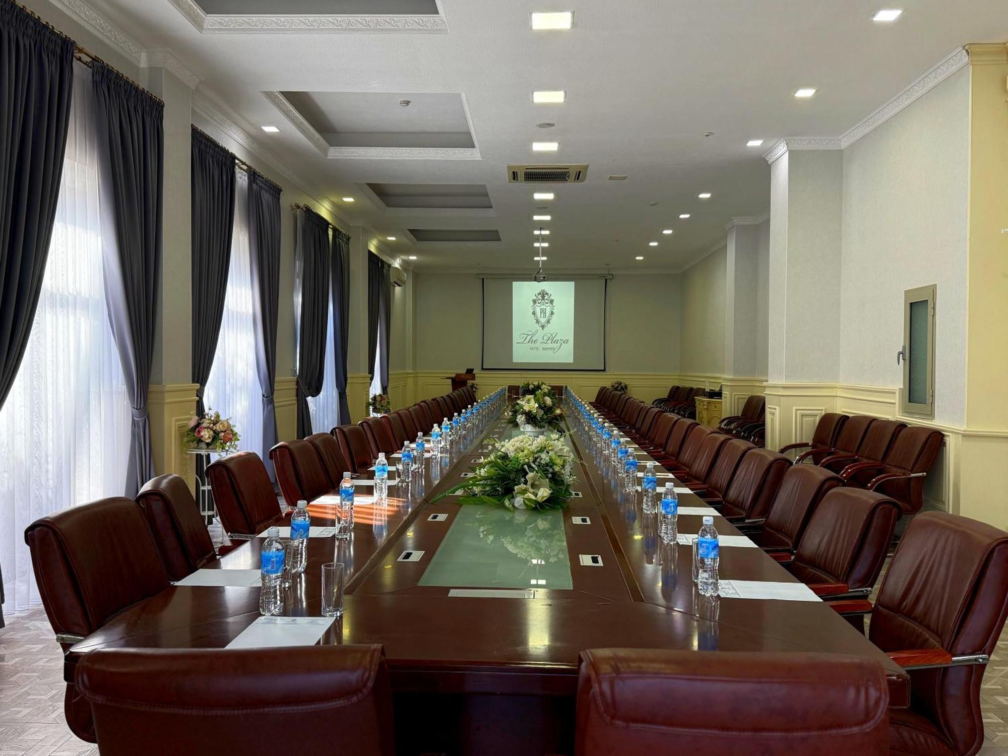Plaza Hotel בישקק מראה חיצוני תמונה
