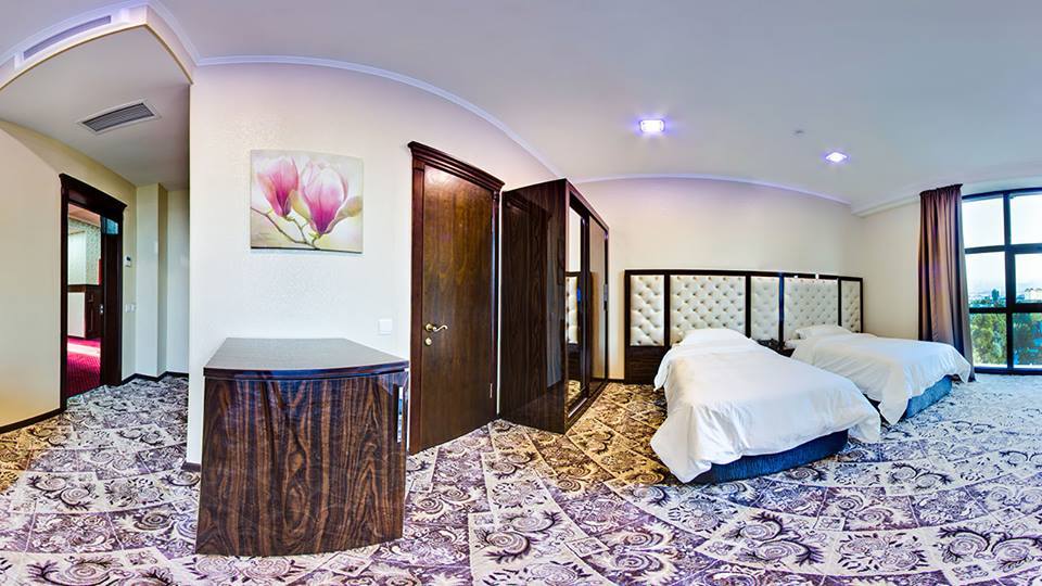 Plaza Hotel בישקק מראה חיצוני תמונה